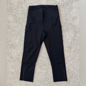 Lululemon Fast & Free Leggings / Size 4 / Black / Crop 17